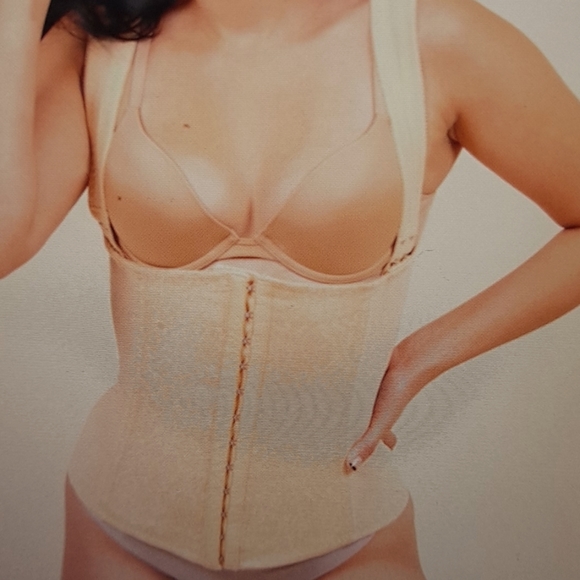 Reshaper Corselette Deluxe - (Fit apprx 2 (US) size smaller) - New - Picture 1 of 3